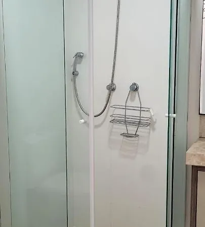 Suíte, piscina compartilhada, não é o apartamento inteiro somente suíte-2